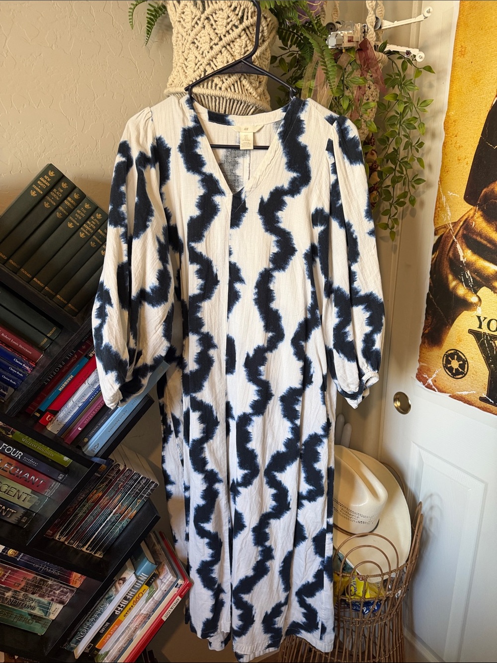 H&M White and Navy Abstract Pattern Maxi Dress